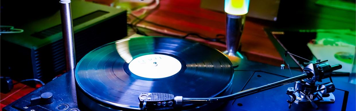 VINYL LOUNGE